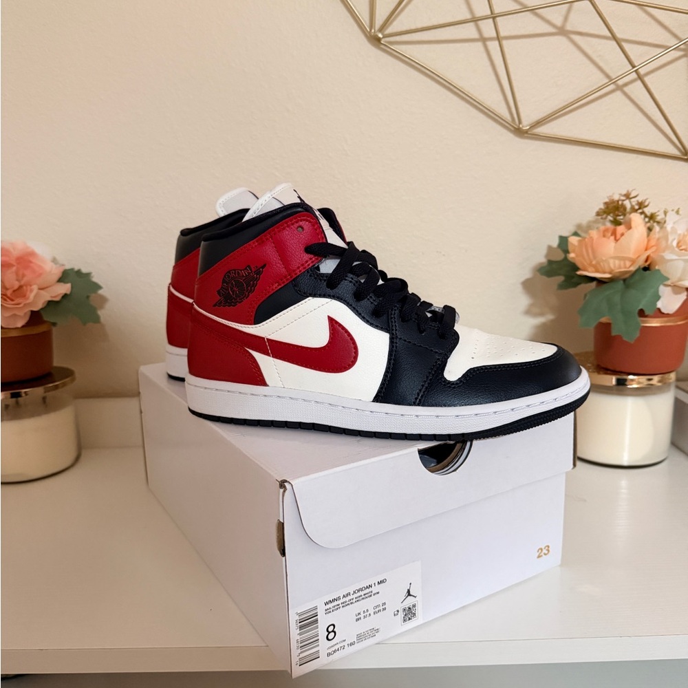 Jordan 1 Mid